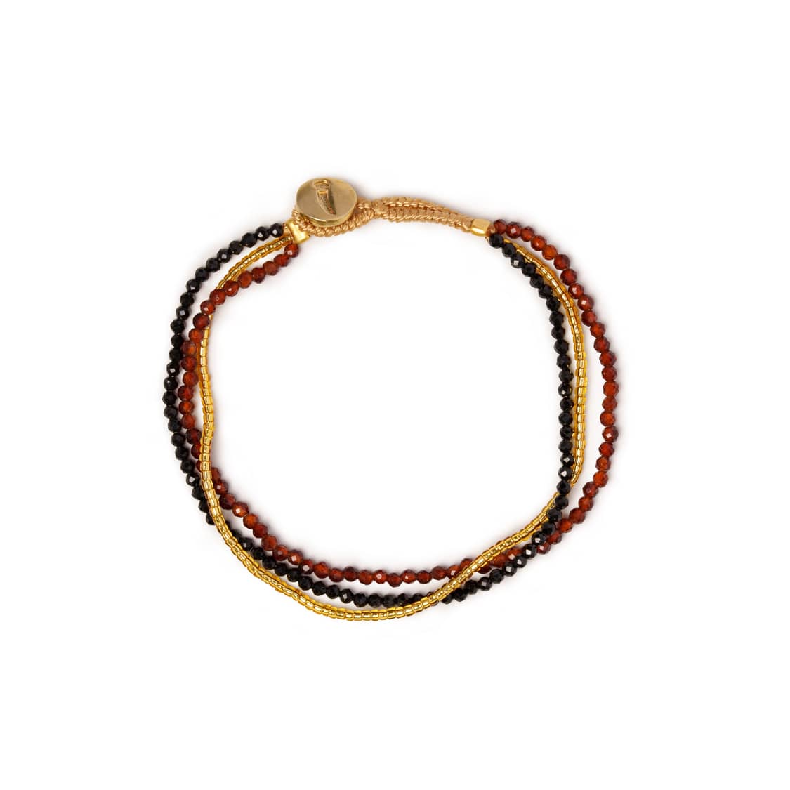 Håndlavet armbånd fra Ibu Jewels med tre rækker perler i bordreaux, brune og guld farver