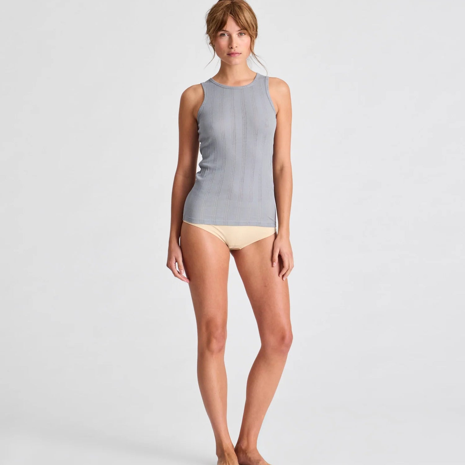 Enkel Alberte tanktop fra Gai+Lisva i øko bomuld, designet i farven Monument – en rolig gråblå tone.