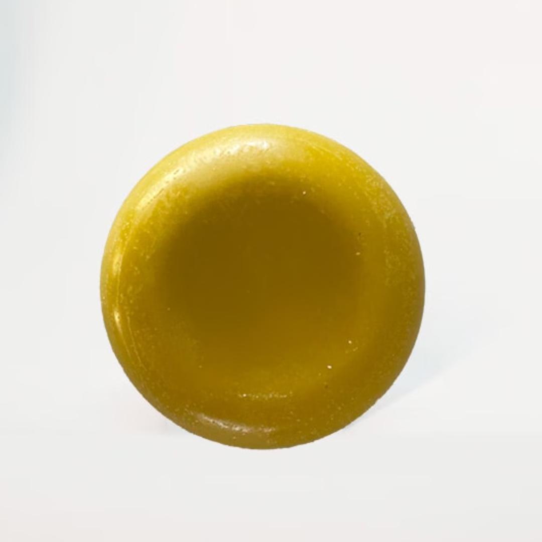 Balsambaren med grøn te, geranium og citronmelisse er blødgørende og velegnet til alle hårtyper, dog særligt velegnet til det fedtede hår. Den er vegansk og indeholder plejende ingredienser fra bl.a. økologisk jojobaolie, hampeolie, kokosolie, sheasmør og d-panthenol.