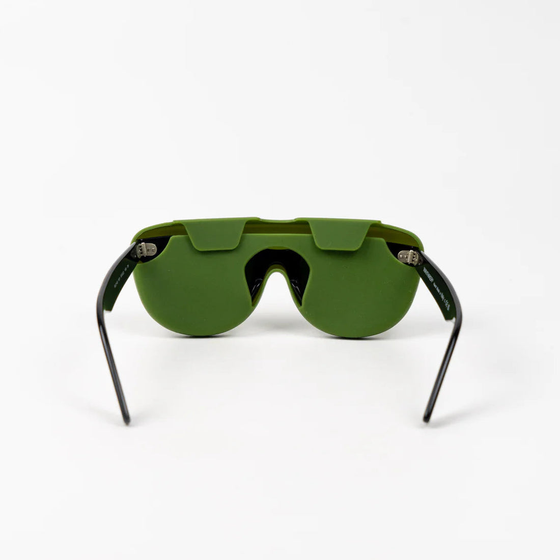 Armygrønt silikone brilleetui fra Lups The Case med robust udtryk