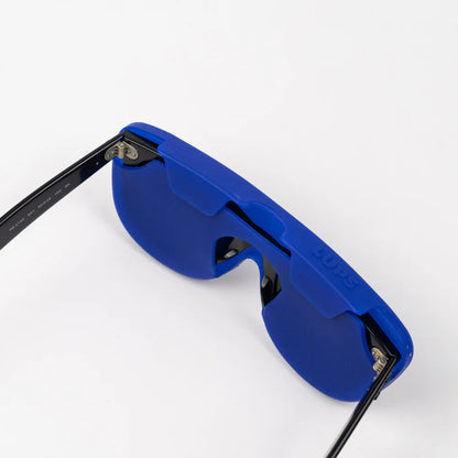 Navyblåt silikone brilleetui fra Lups The Case med fleksibel form