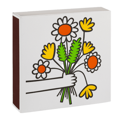 En stor tændstikkeæske med blomster på i flere farver
