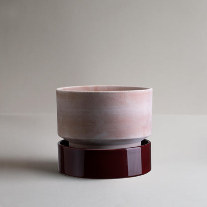 Bergs Potte i The Low Pot. Farvene er Raw Rose og bordeaux rød.