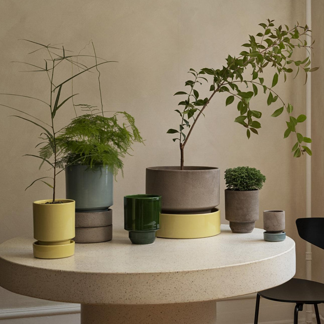 Bergs glasseret underskål i gul