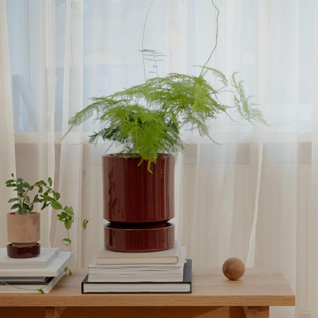 Bordeaux rød underskål fra Berg Potter til Hof pots