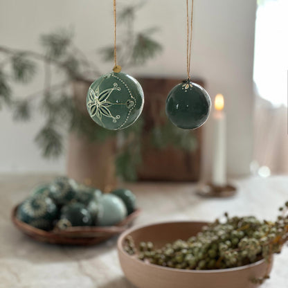Balsalens grønne håndlavede julekugler fra Indien