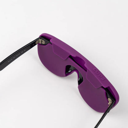 Brilleetui i mørkelilla fra Lups The Case i fleksibel silikone