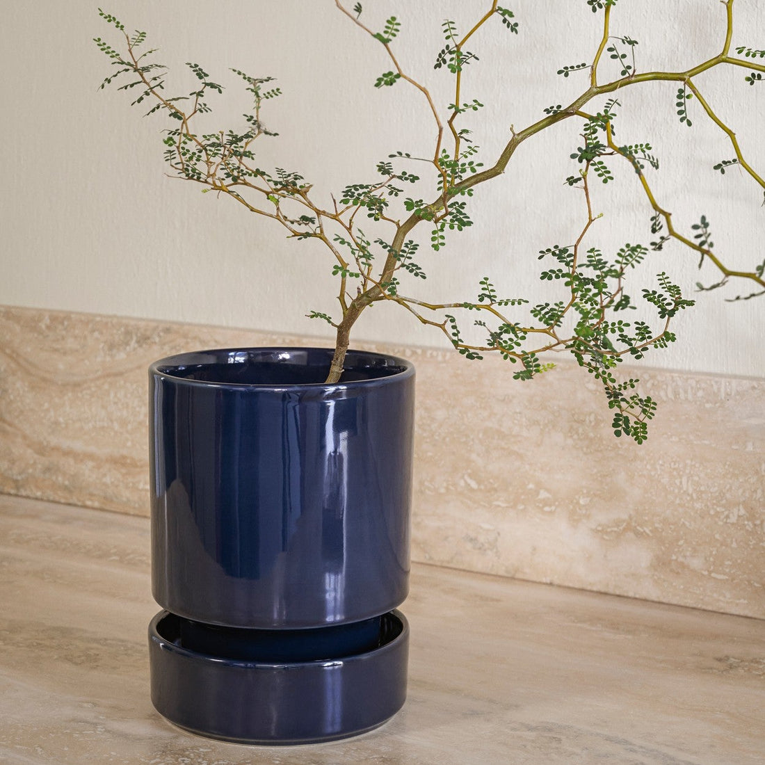 The Hoff Pot &amp; Saucer - Glaseret Sæt - Sapphire Blue