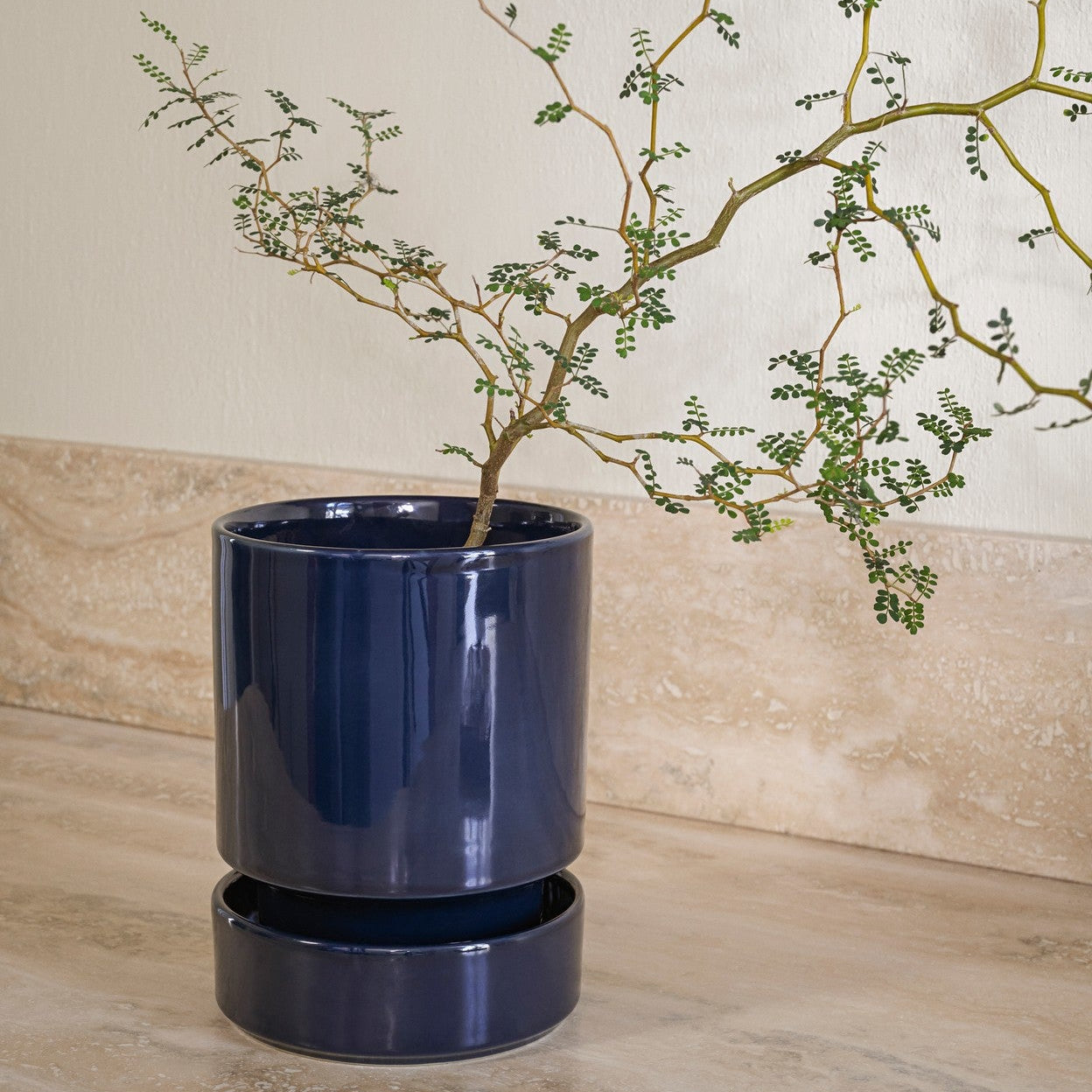 The Hoff Pot &amp; Saucer - Glaseret Sæt - Sapphire Blue