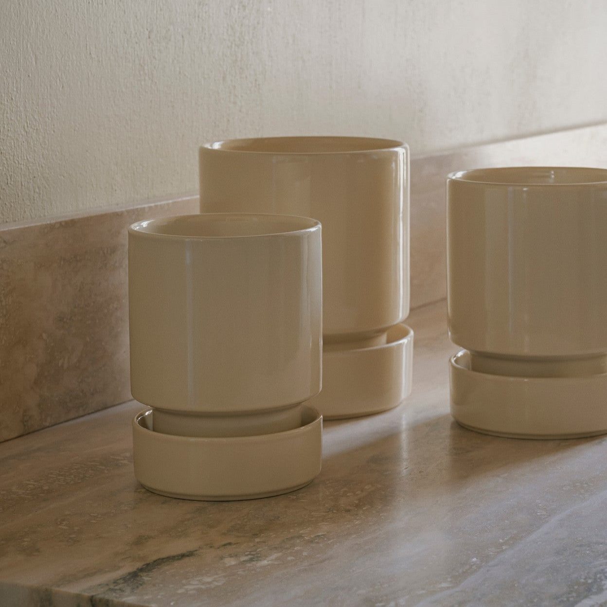 The Hoff Pot &amp; Saucer - Glaseret Sæt - Sandstone