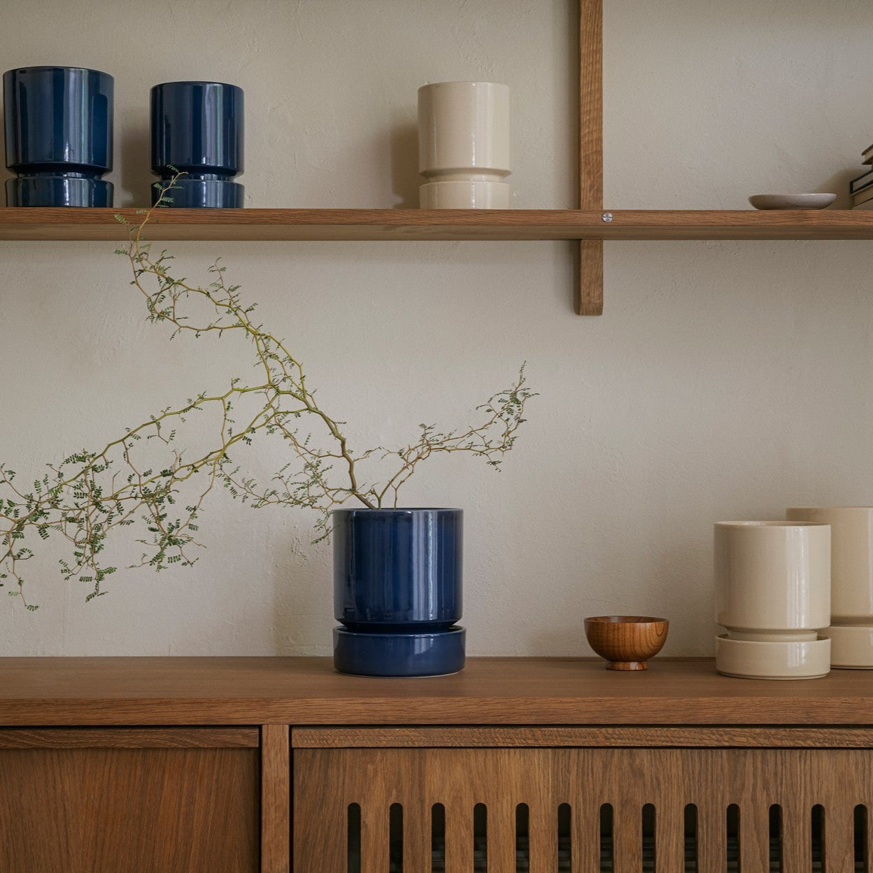 The Hoff Pot &amp; Saucer - Glaseret Sæt - Sandstone