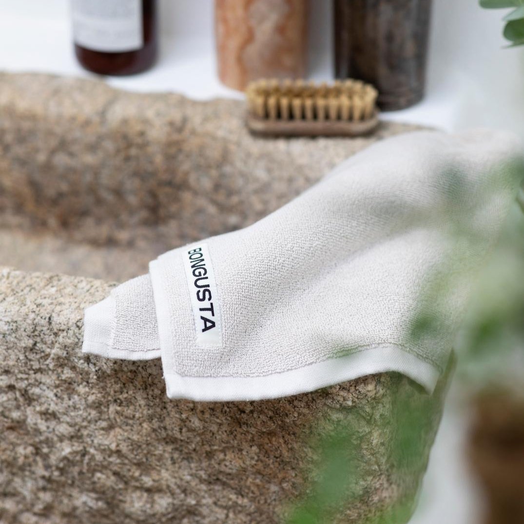 Bongusta Naram ensfarvet håndklæde i grå