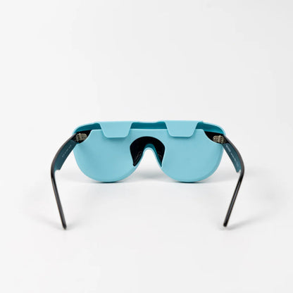 Lyseblåt silikone brilleetui fra Lups The Case i kompakt design