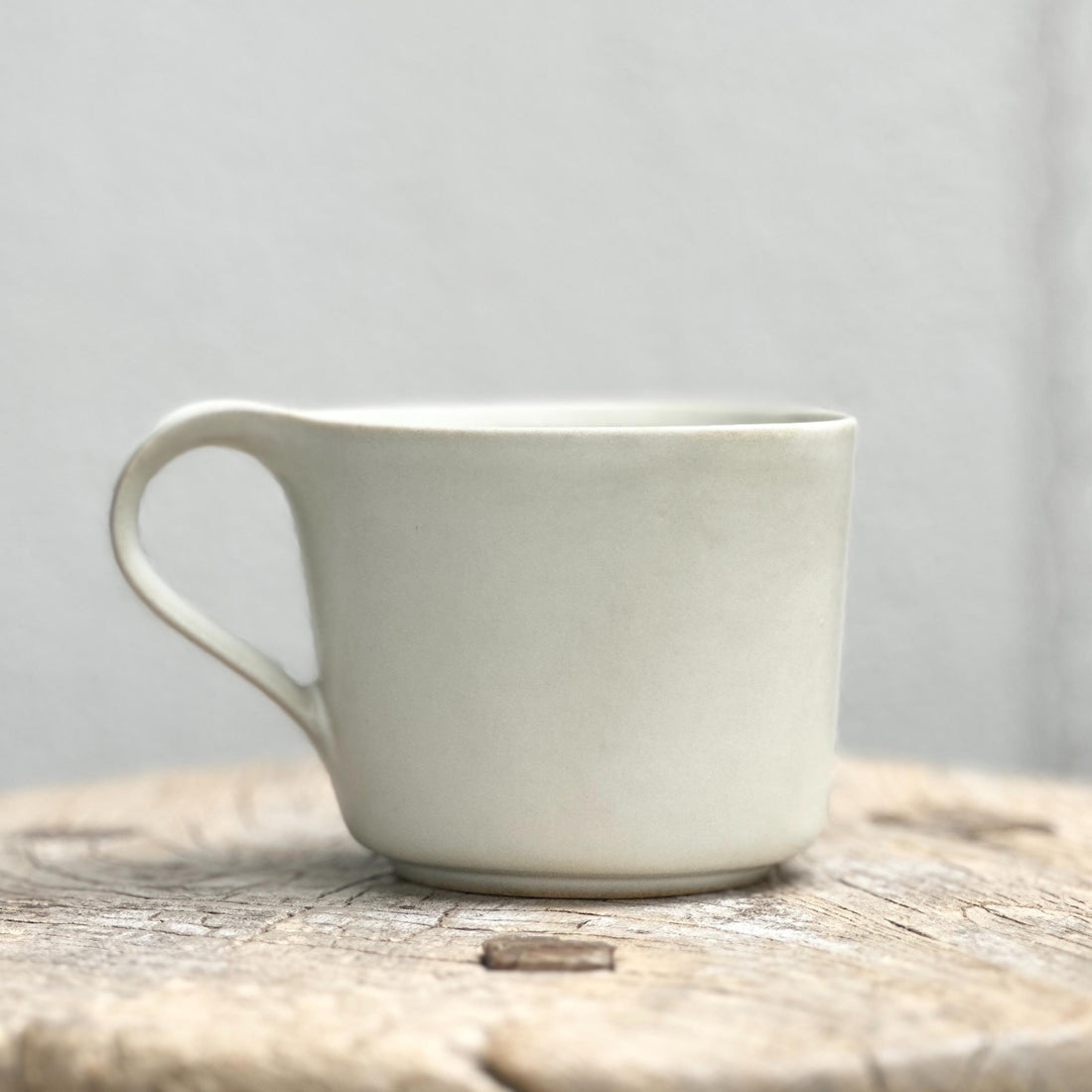 Hvid japansk kop fra Ceramic Japan