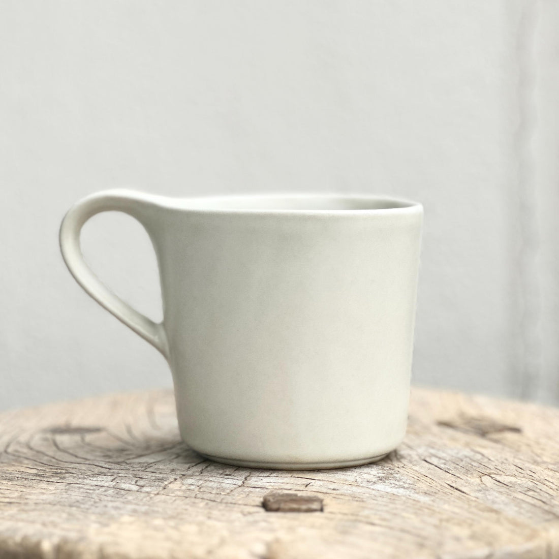 Hvid japansk kop fra Ceramic Japan