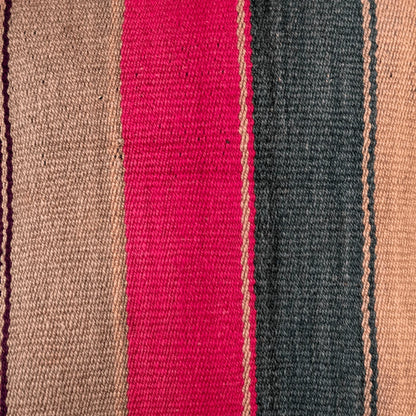 Lille frazada pude - 40x40cm. Fra Bolivia i lyserød, lilla, grå, grøn og beige farver