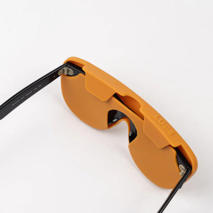 Brilleetui i lysebrun fra Lups The Case til daglig brug