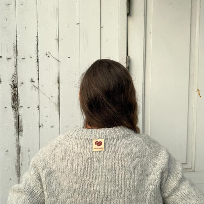 Striktrøje fra Coffee Beanies i farven It. Grey - strikket i en alpachamix