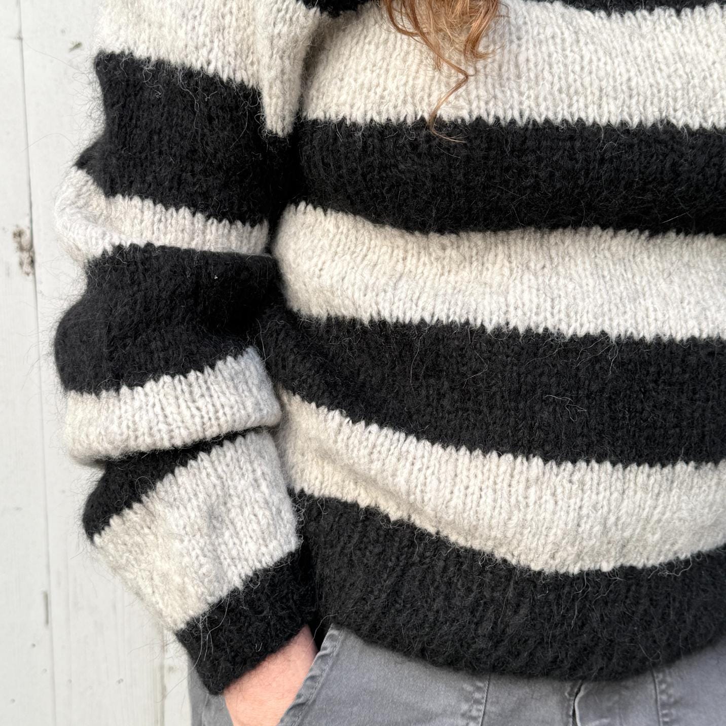 Striktrøje i striber Black/Grey 