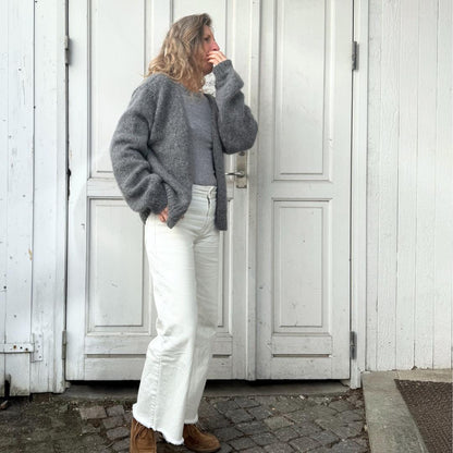 Tidløs grå cardigan til lag-på-lag styling