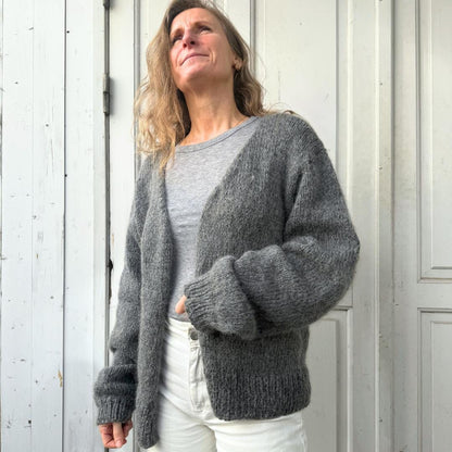 Løs cardigan i grå med blød struktur