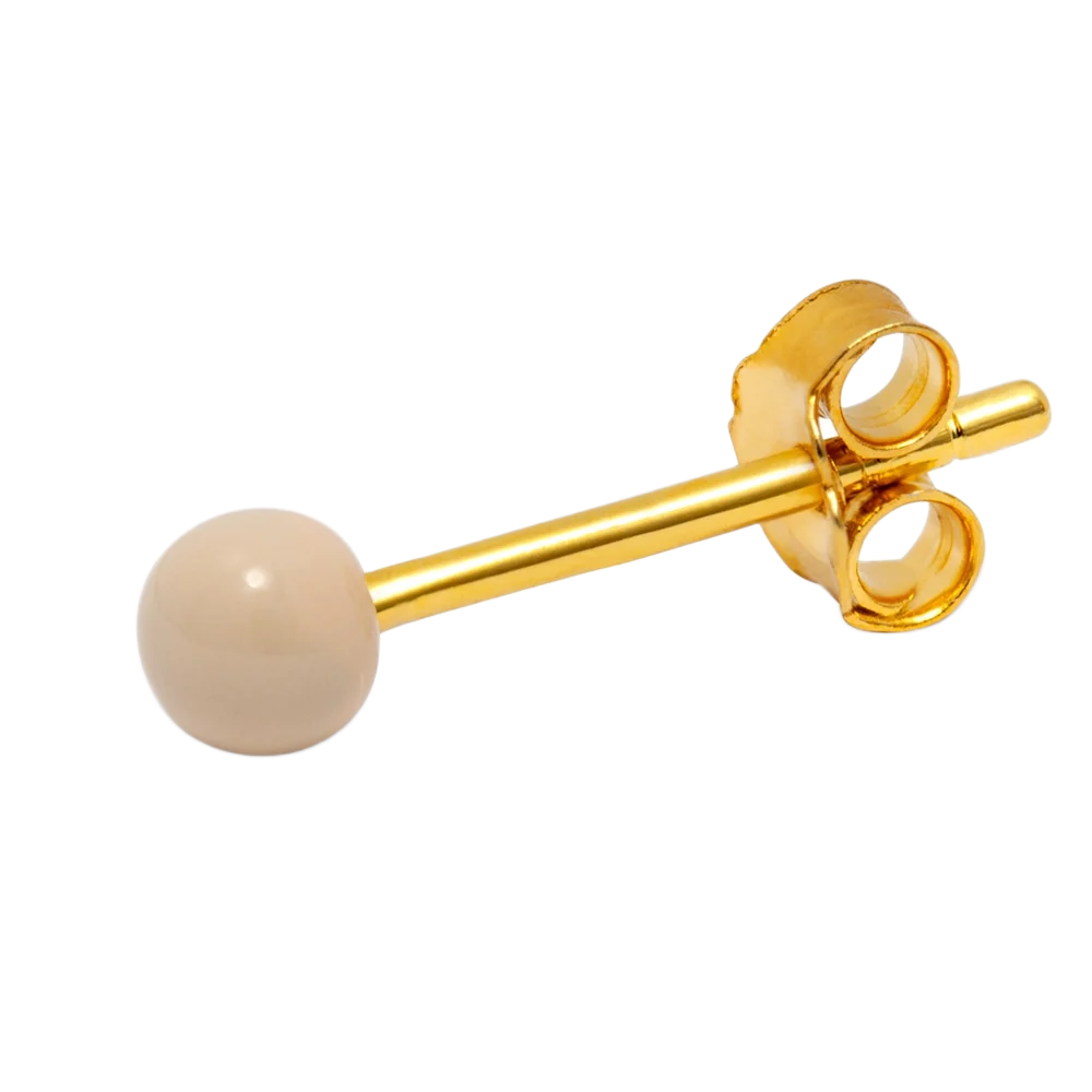 Color ball fra LULU Cph er en ørestik med en enkelt kugle på - denne er buttercream som er en beige farve