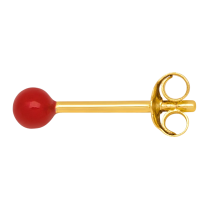 Color ball fra LULU Cph er en ørestik med en enkelt kugle på - denne er passion red som er en rød farve