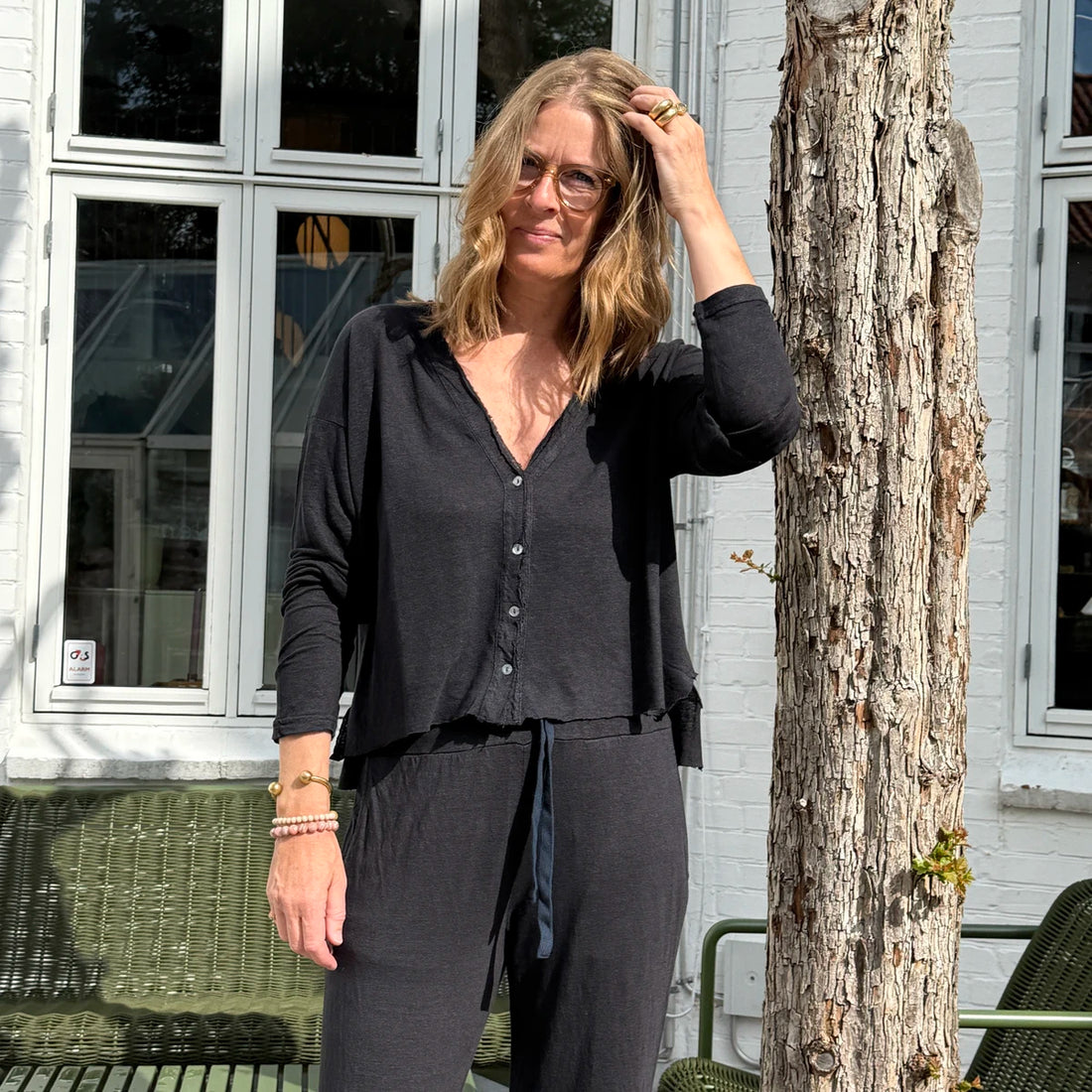 Mørkeblå cardigan i hør fra Crossley