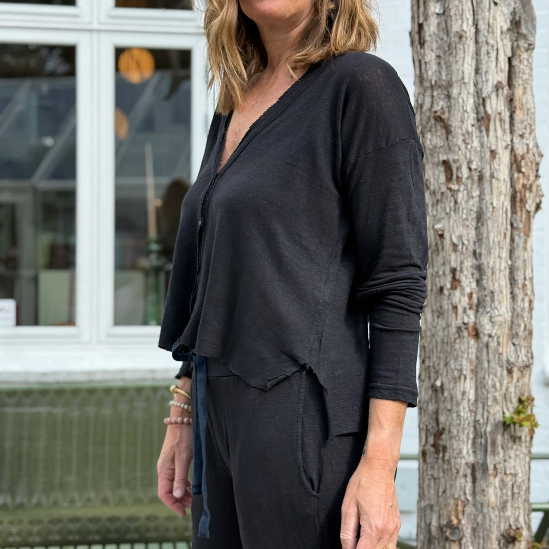 Mørkeblå cardigan i hør fra Crossley