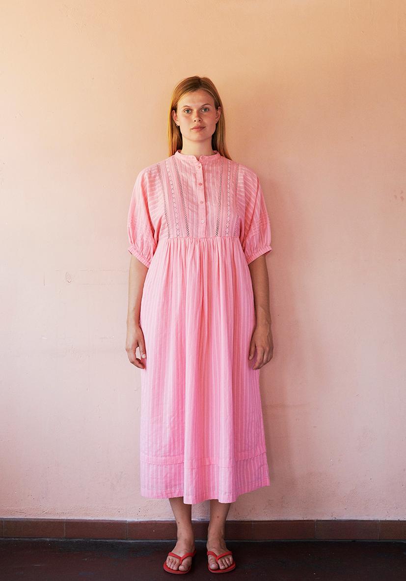 Laura S/S Kjole - Øko Bomuld - Flamingo
