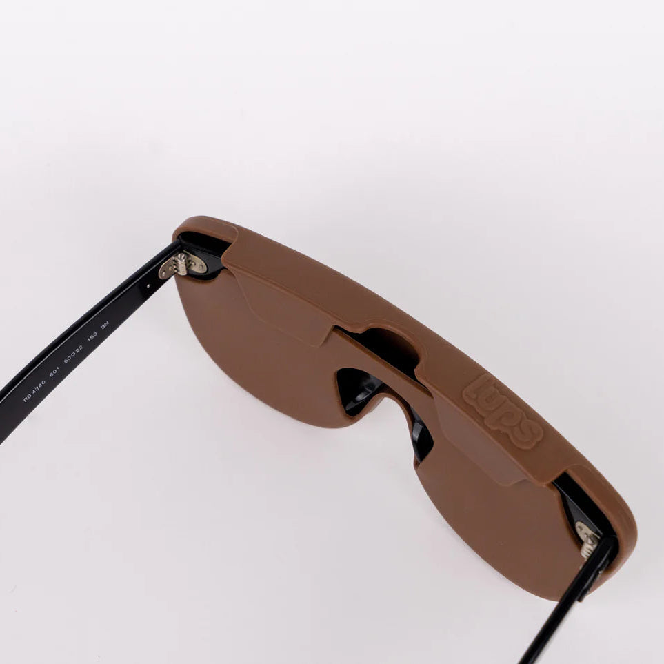 Brunt silikone brilleetui fra Lups The Case til solbriller og briller