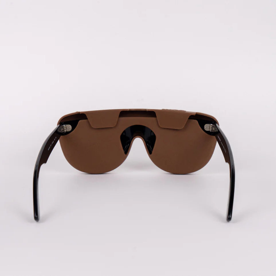 Brilleetui i brun fra Lups The Case med blødt silikonemateriale