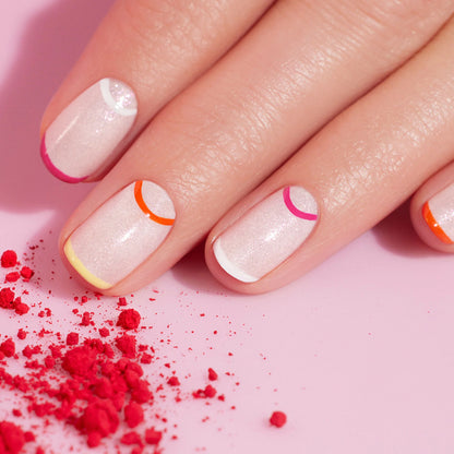 En vegansk neglelak fra Manucurist Paris. Gloss er en hvid farve med pink glimmer i 