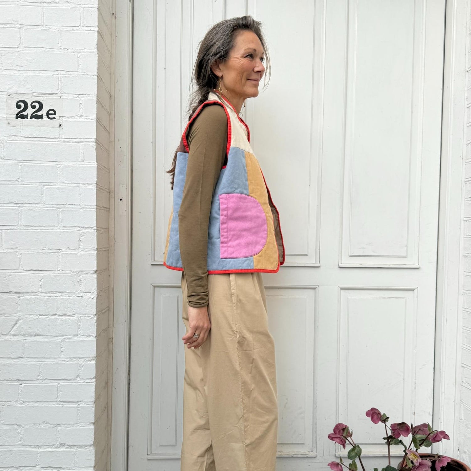 Casual vest med lommer og farverige felter