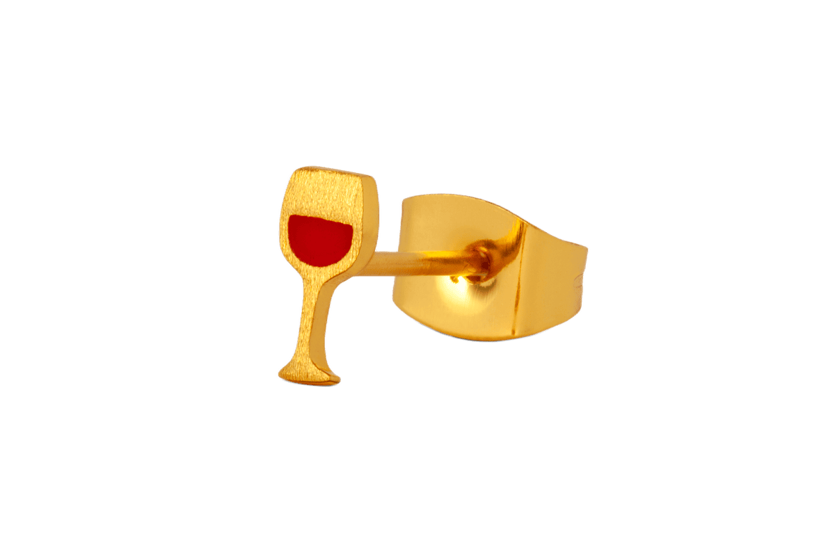 Ørestik/ørering fra LULU CPH i guld som er er formet som et vinglas med vin i