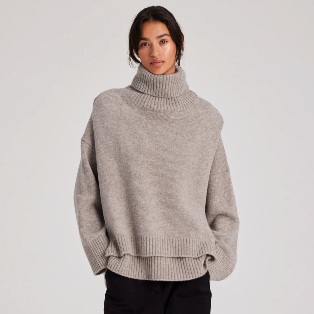 Michelle er en lækker halsedisse / neck piece i 100% lammeuld/lambswool og i en fin beige farve