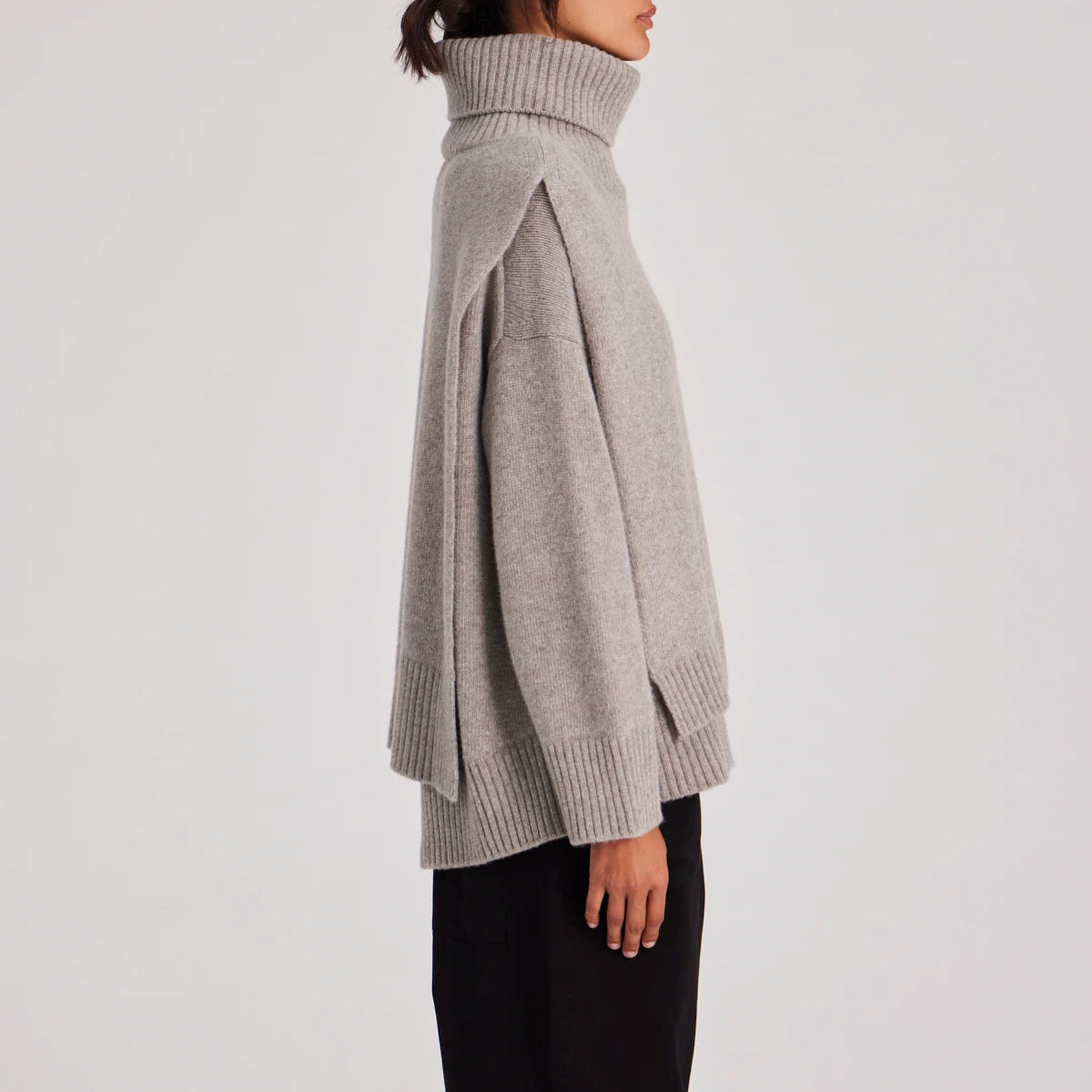 Michelle er en lækker halsedisse / neck piece i 100% lammeuld/lambswool og i en fin beige farve