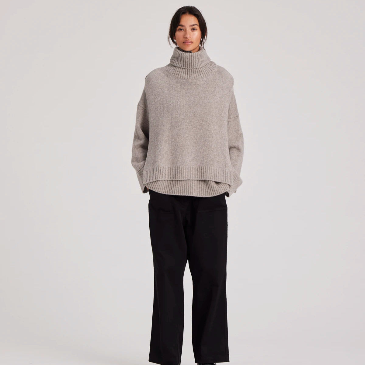 Michelle er en lækker halsedisse / neck piece i 100% lammeuld/lambswool og i en fin beige farve