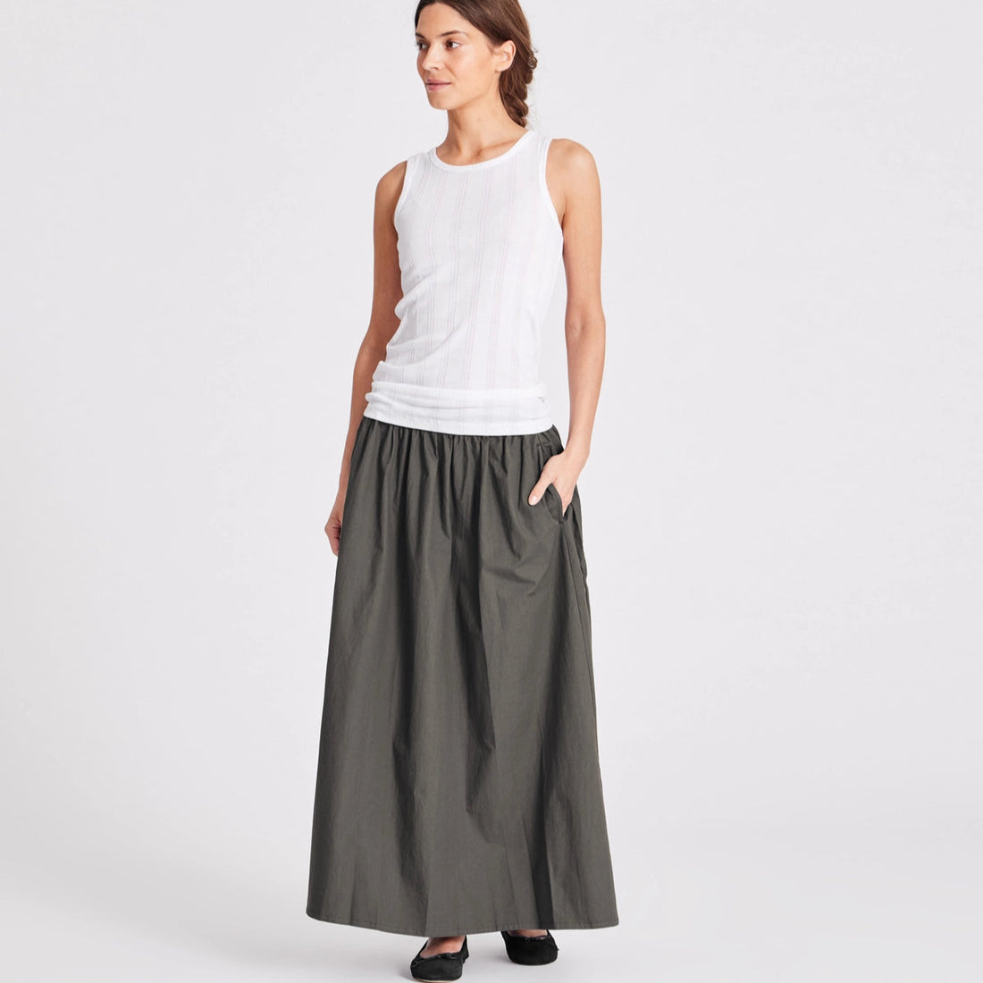 Gai+Lisva Astrid lang nederdel med elastik i taljen. Denne er i farven &