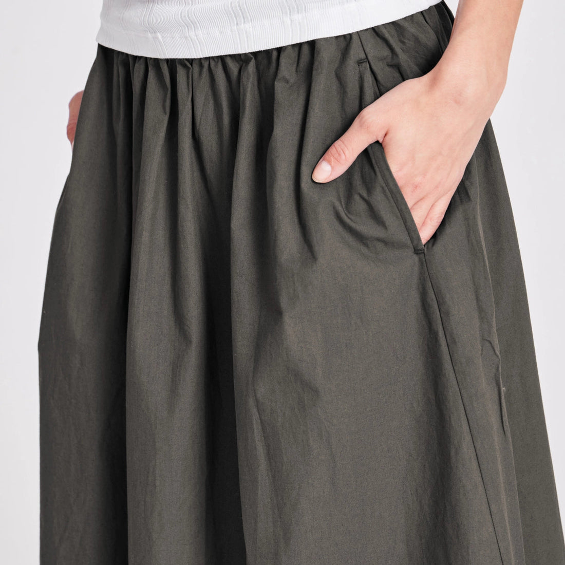 Gai+Lisva Astrid lang nederdel med elastik i taljen. Denne er i farven &