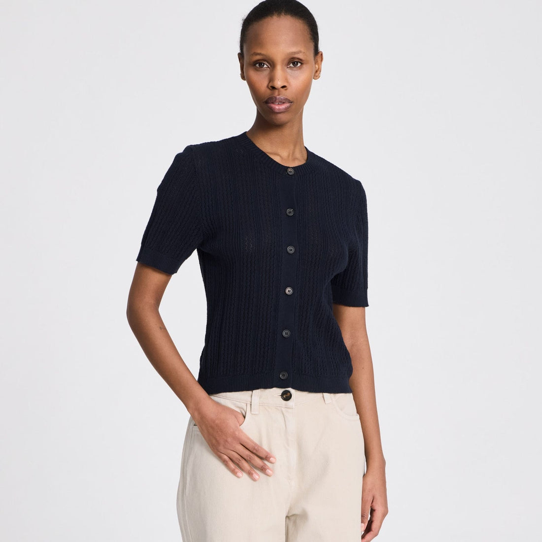 Delia klassisk mørkeblå t-shirt cardigan i 100% økologisk bomuld