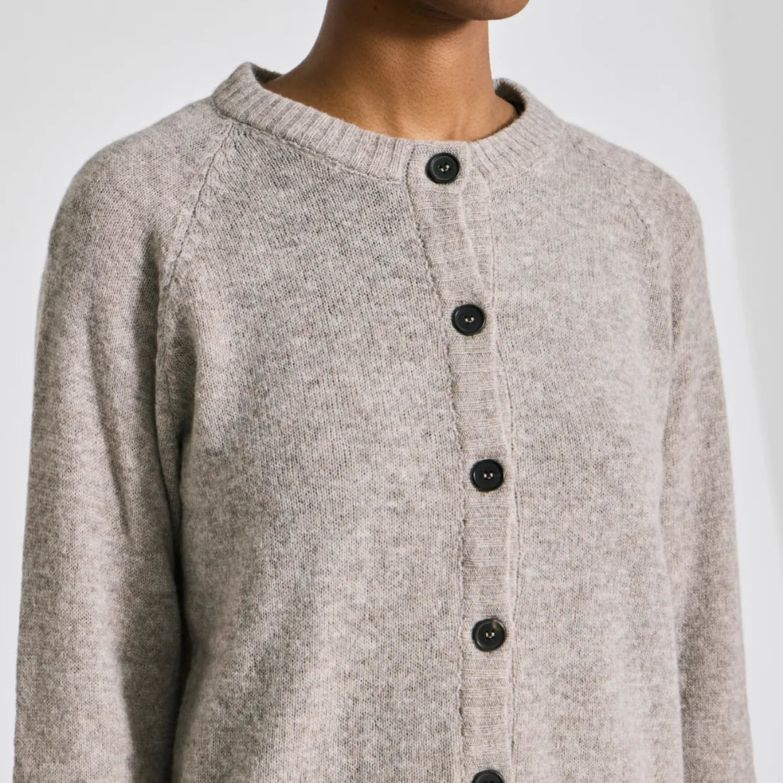 GAI+LISVA Gry cardigan i Stone Grey Melangé