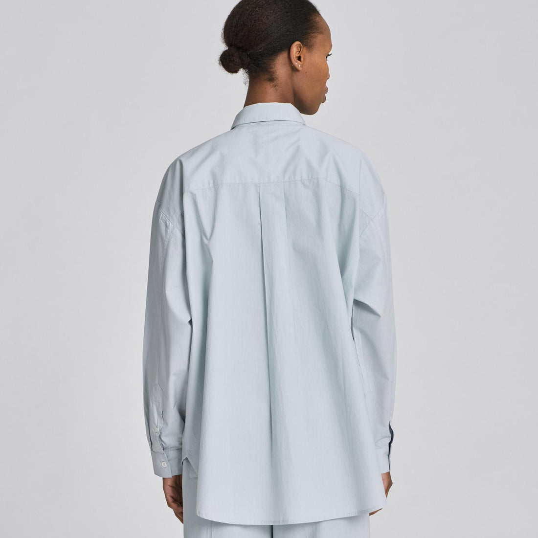 Astrid skjorten fra Gai+Lisva er en klassisk langærmet skjorte til kvinder