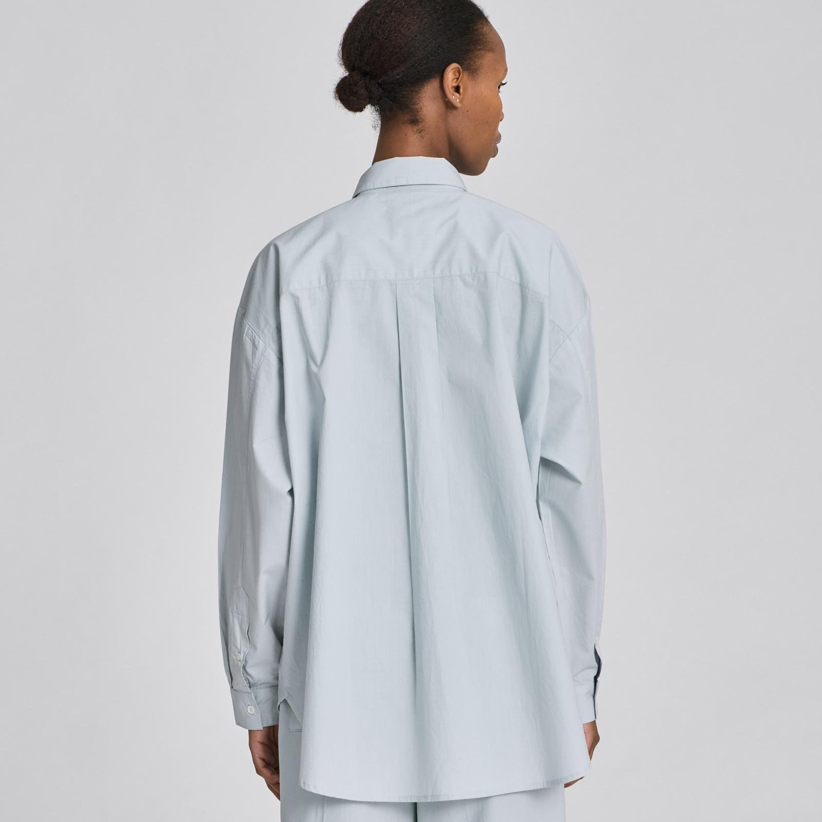 Astrid skjorten fra Gai+Lisva er en klassisk langærmet skjorte til kvinder