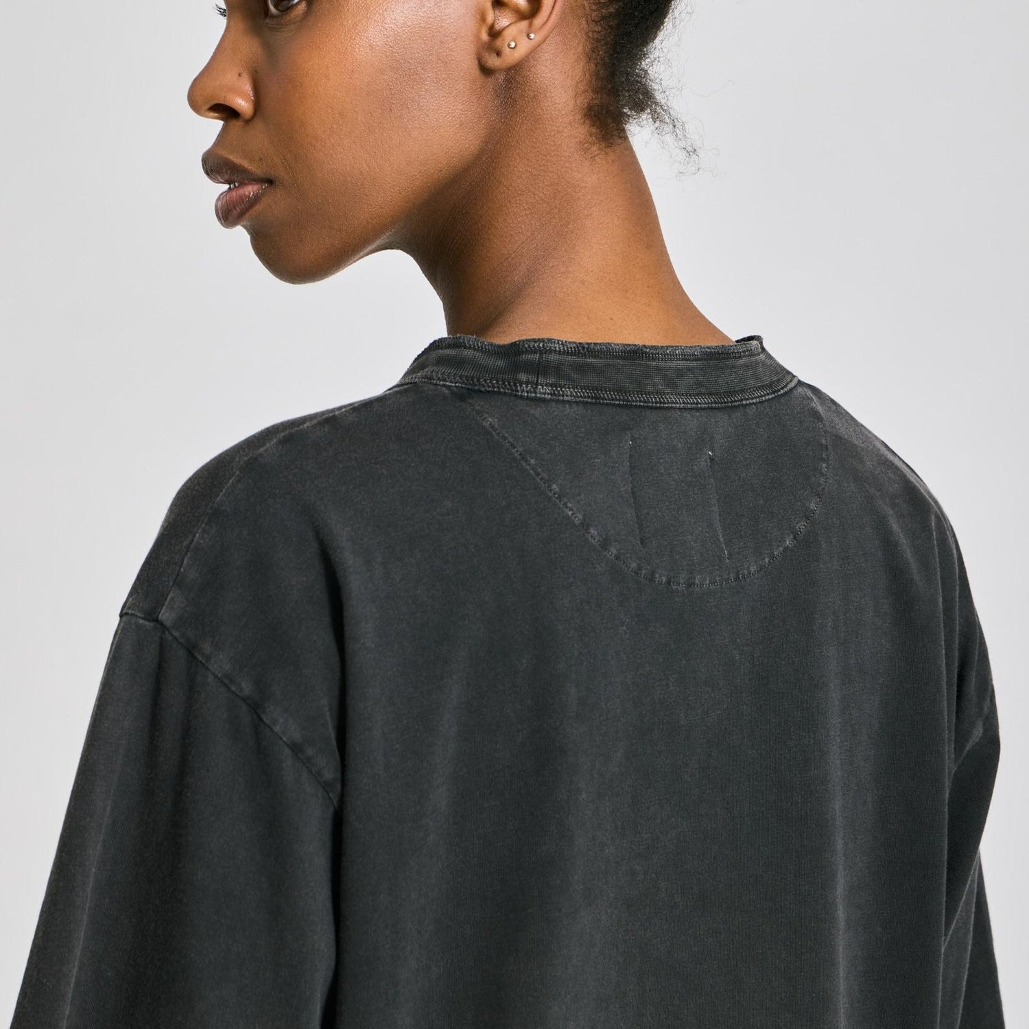 Maya T-shirt - 100% Øko Bomuld - Dark Grey Acid Wash