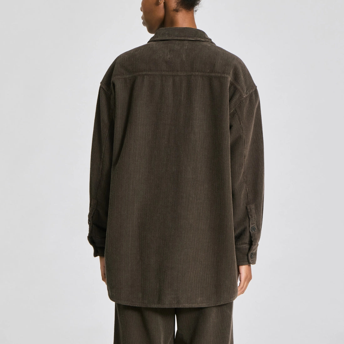 GAI+LISVA overshirt i mørk olivengrøn fløjl