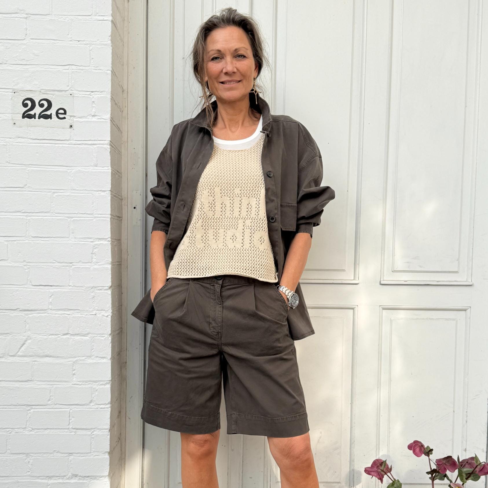 Beige strikket top fra Rethinkit Studios med løs pasform