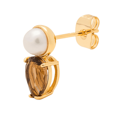 LULU CPH Galla The Drop ørestik i guld med ferskvandsperle og en brun krystal sten som sammen danner et fint smykke