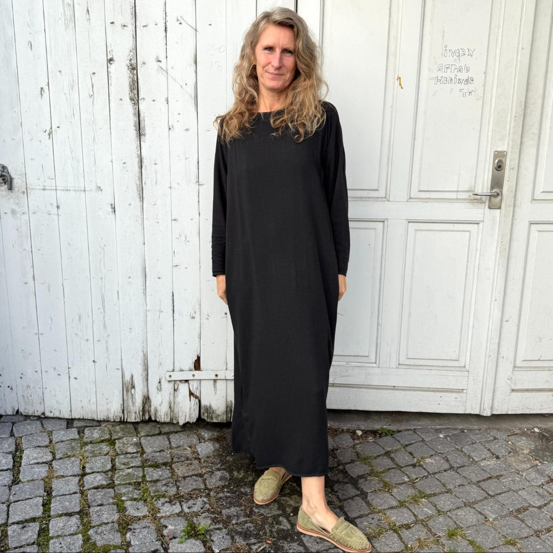 Crossley sort kjole i viskose