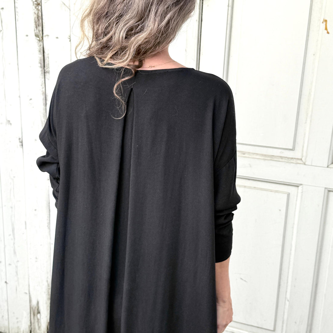 Crossley sort kjole i viskose